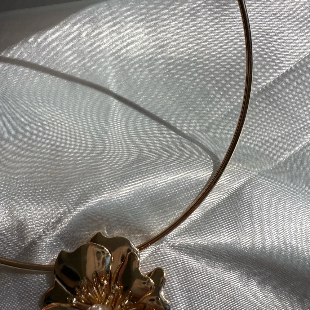 Zara lux unique adjustaby Gold Flower Necklace - Picture 5 of 10